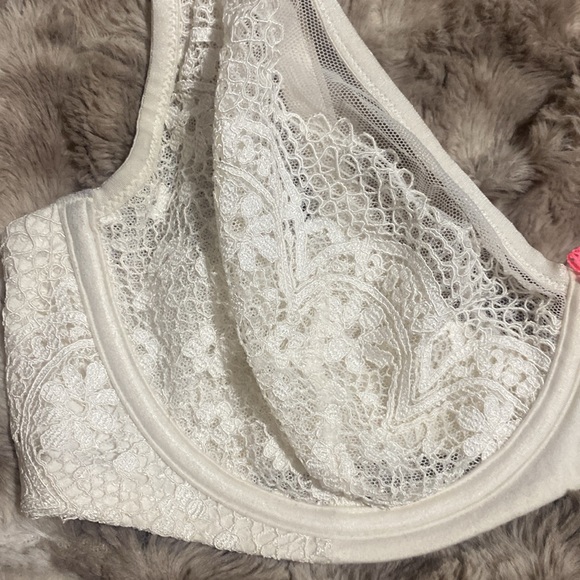 Victoria’s Secret Body by Victoria Unlined Bra - Picture 2 of 4